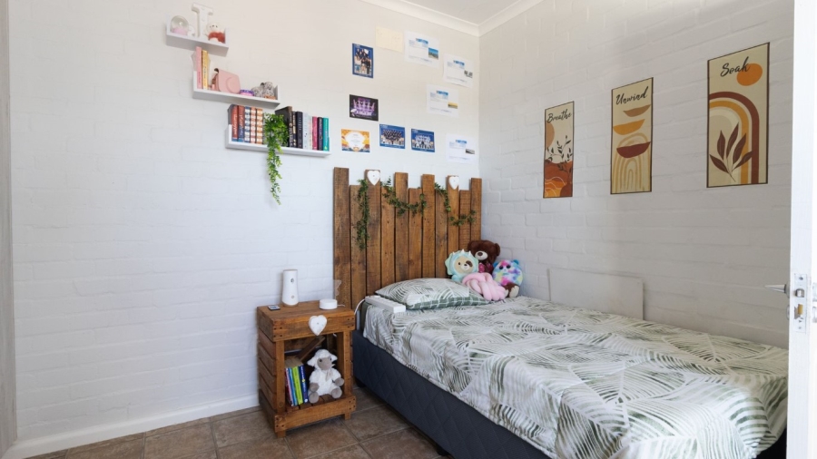 4 Bedroom Property for Sale in Paradise Beach Western Cape